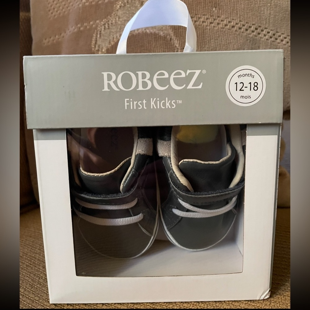 NEW ROBEEZ BABY SHOES. ADAM FIRST KICKS Gray Leather. Size 12-18 months.